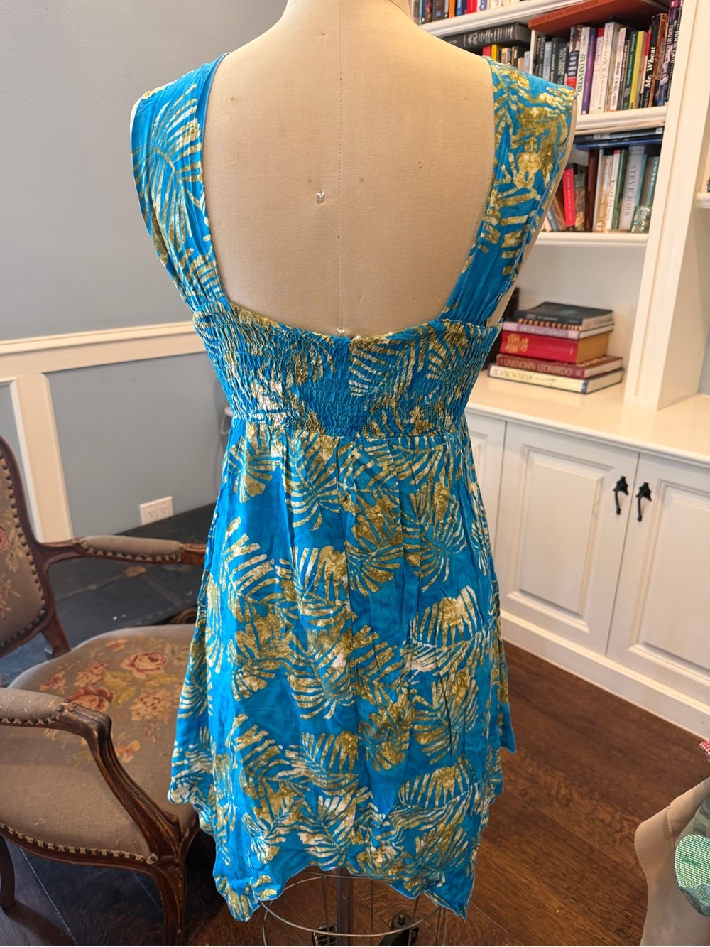 Vintage Turquoise Dress with Gold Leaf Print - Picture 3 of 8